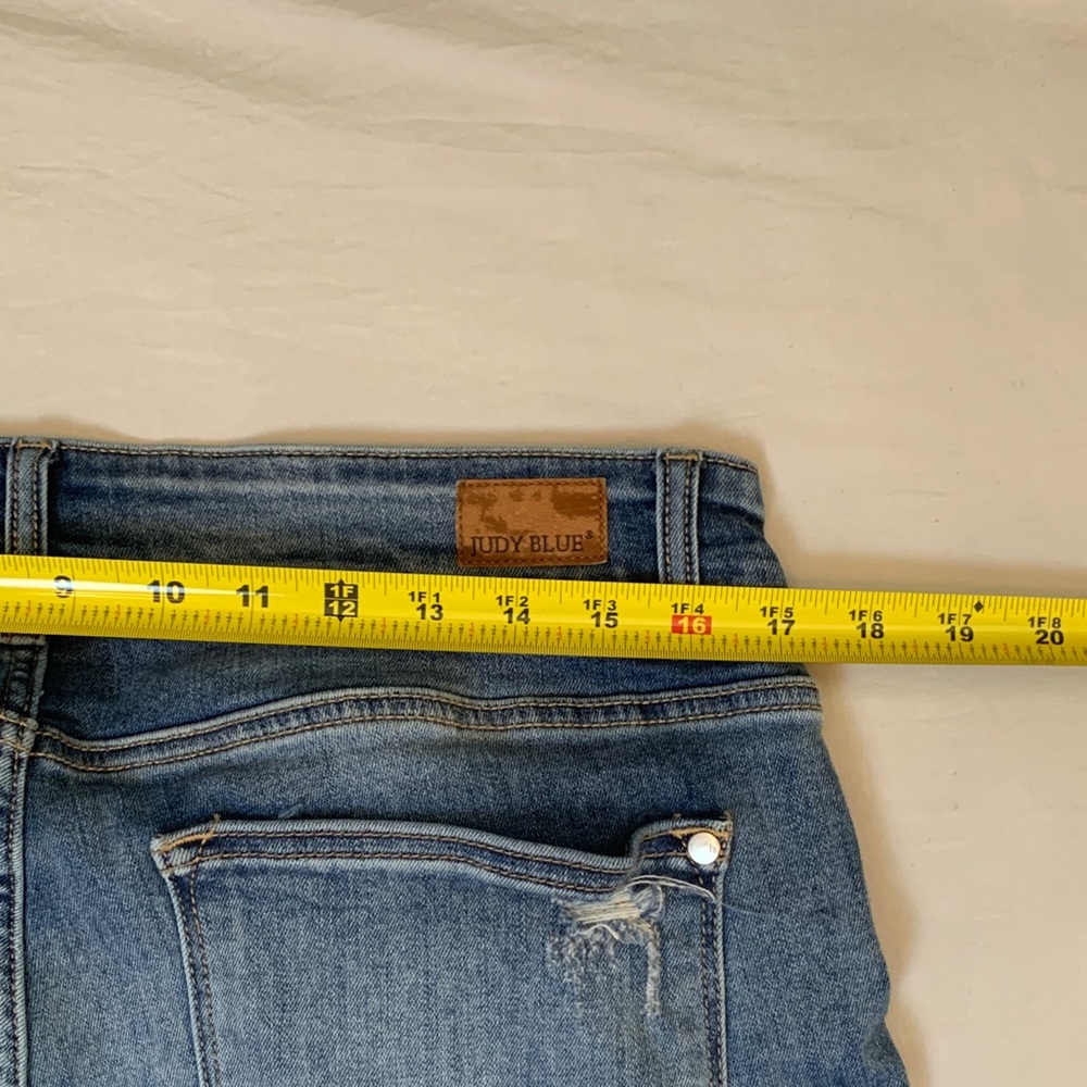 Judy Blue 14W Boyfriend Fit Distressed Jeans Curvy Stretch Zipper Fly Beautiful - Picture 8 of 12